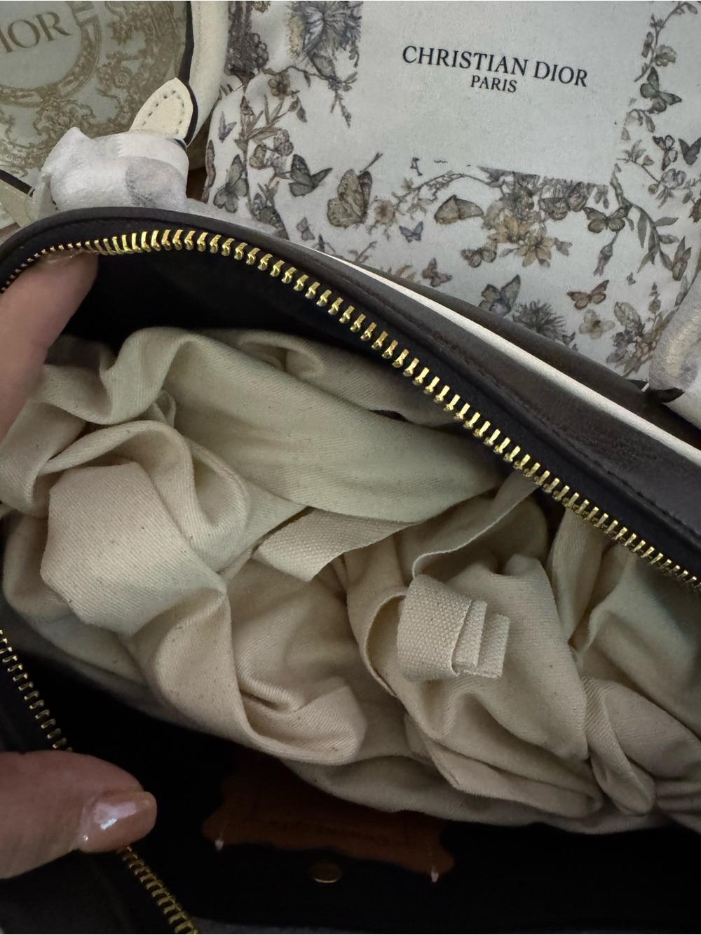 Coachtopia Two-Tone Black and Cream Bowler Satchel - Picture 4 of 6